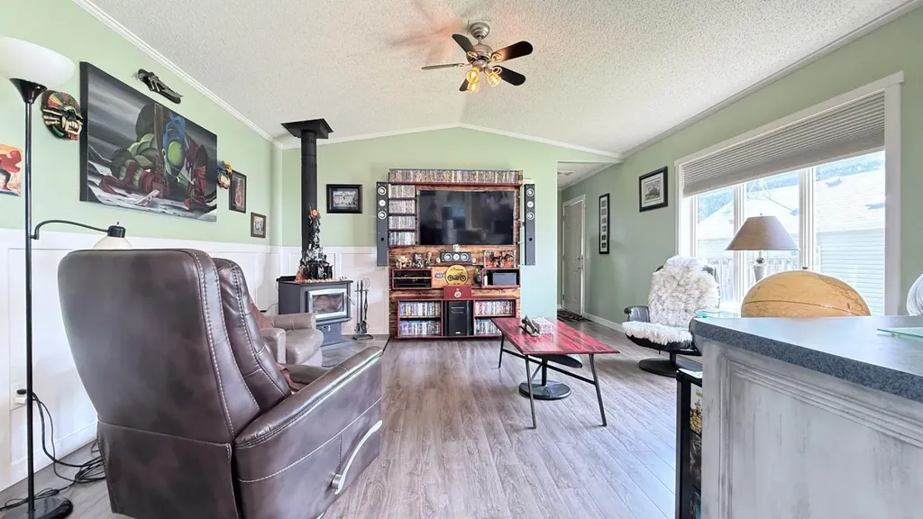 108 1 Street W Lashburn SK S0M 1H0