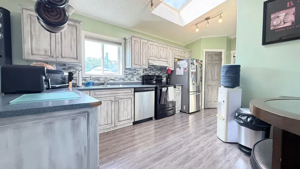 108 1 Street W Lashburn SK S0M 1H0