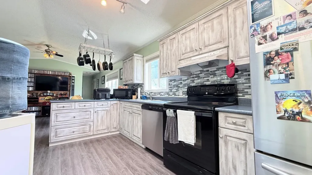 108 1 Street W Lashburn SK S0M 1H0
