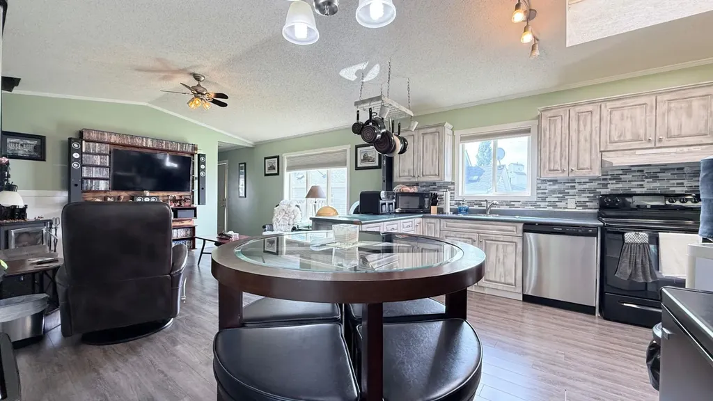 108 1 Street W Lashburn SK S0M 1H0