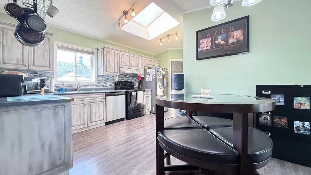 108 1 Street W Lashburn SK S0M 1H0