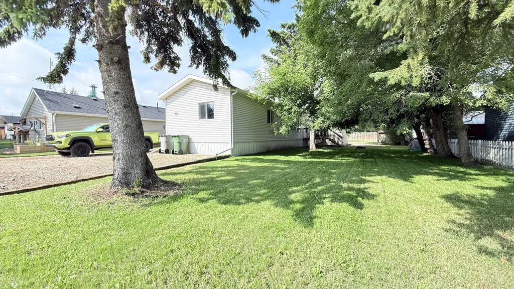 108 1 Street W Lashburn SK S0M 1H0
