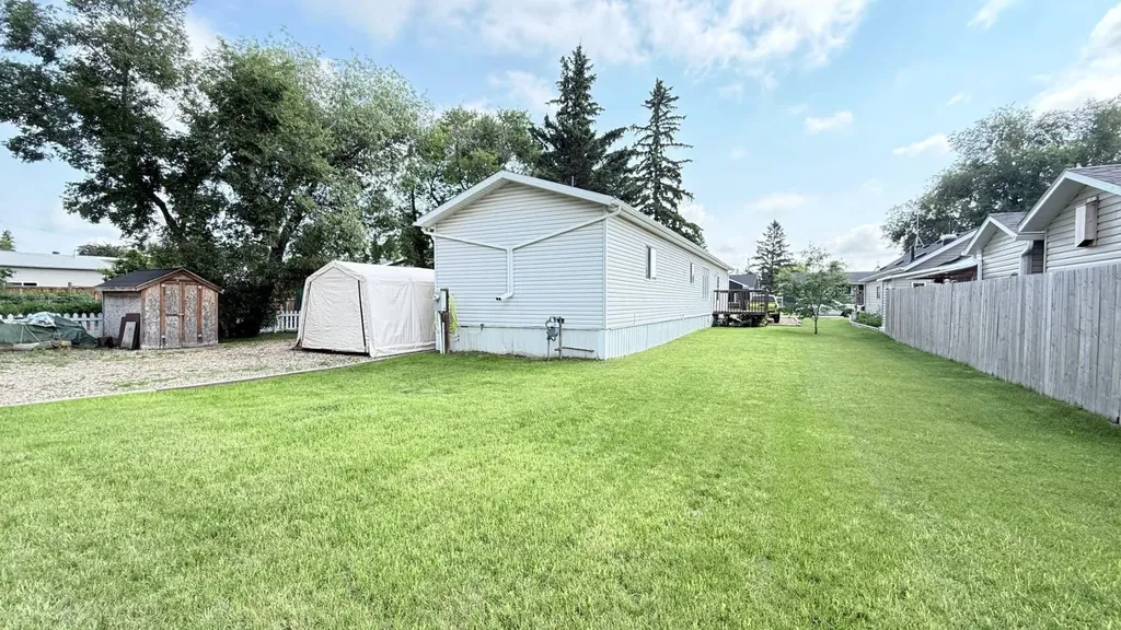 108 1 Street W Lashburn SK S0M 1H0