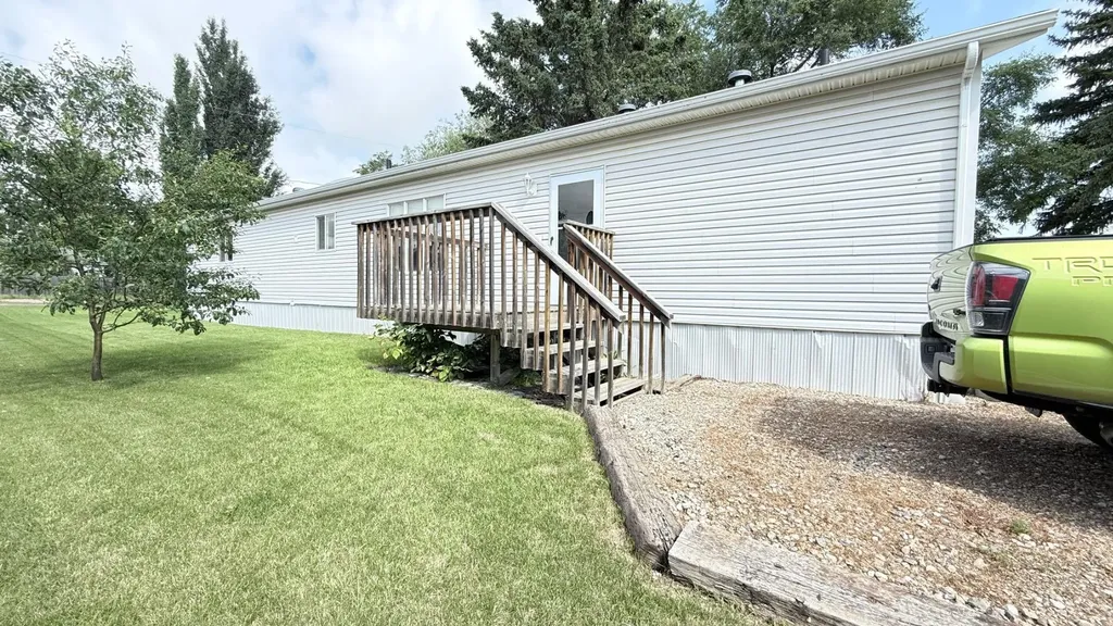 108 1 Street W Lashburn SK S0M 1H0