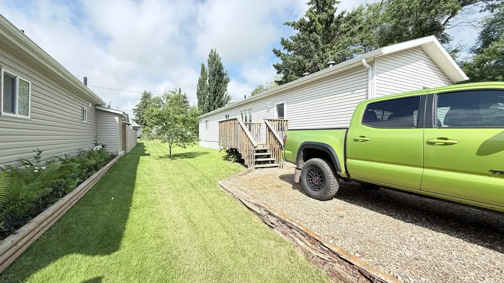 108 1 Street W Lashburn SK S0M 1H0