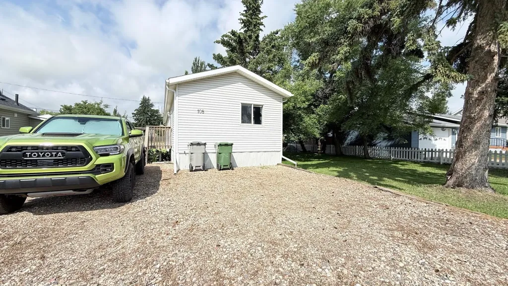 108 1 Street W Lashburn SK S0M 1H0