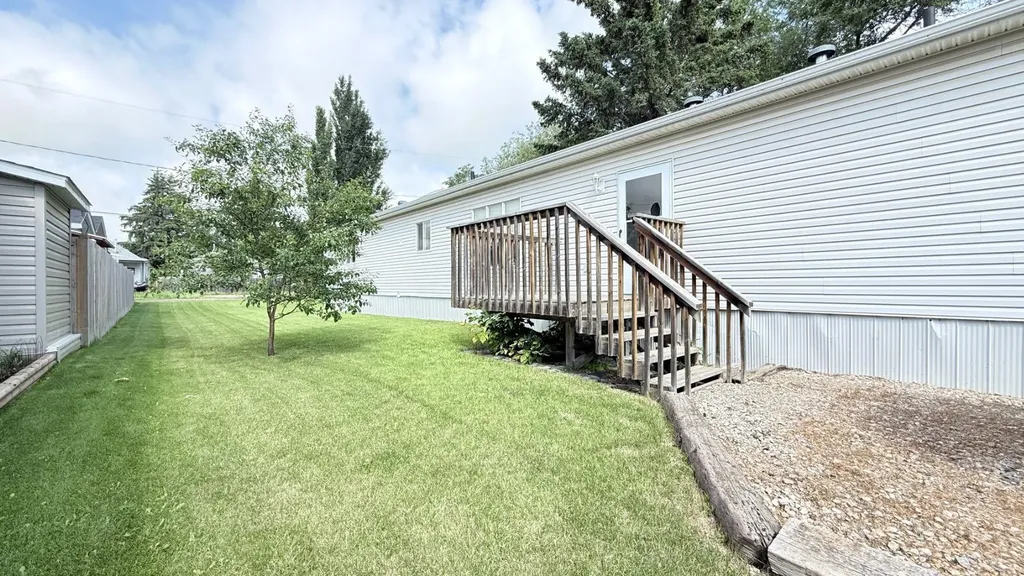 108 1 Street W Lashburn SK S0M 1H0