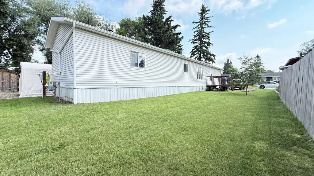 108 1 Street W Lashburn SK S0M 1H0