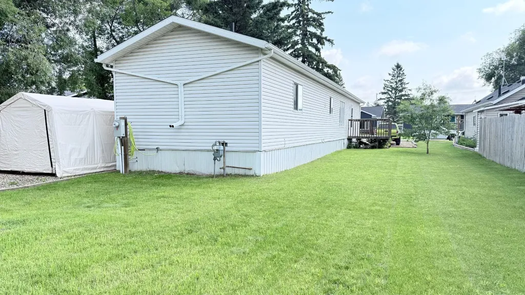 108 1 Street W Lashburn SK S0M 1H0