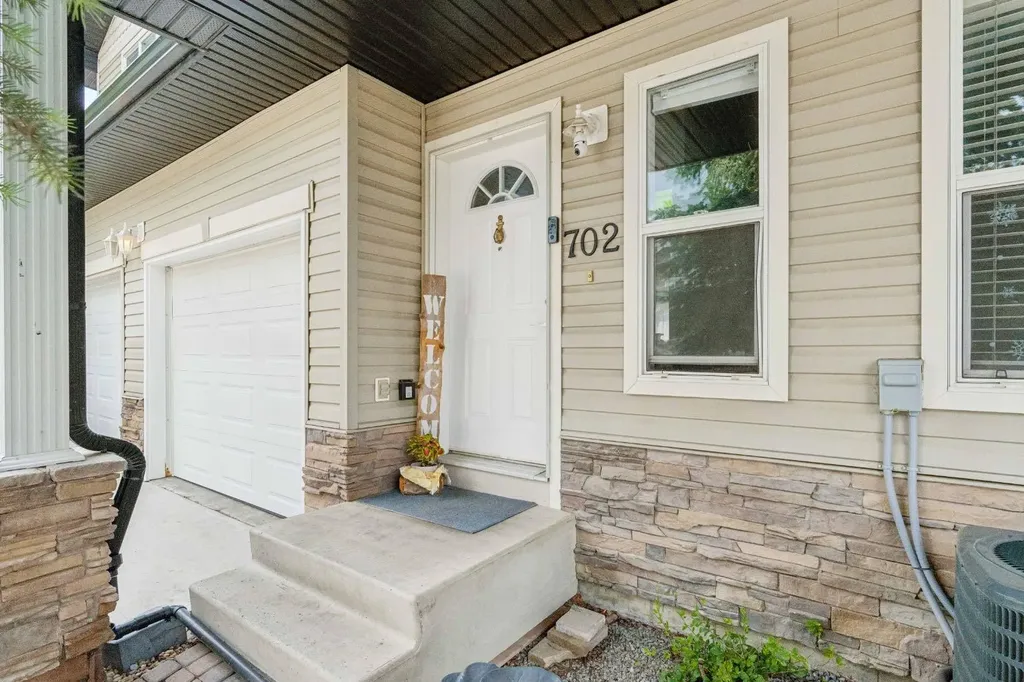 760 Railway Gate SW Airdrie AB T4B 3C5