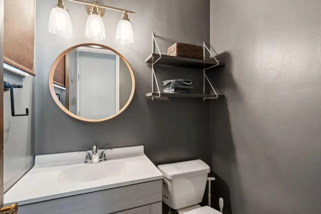 630 Sabrina Road SW Calgary AB T2W 2N7
