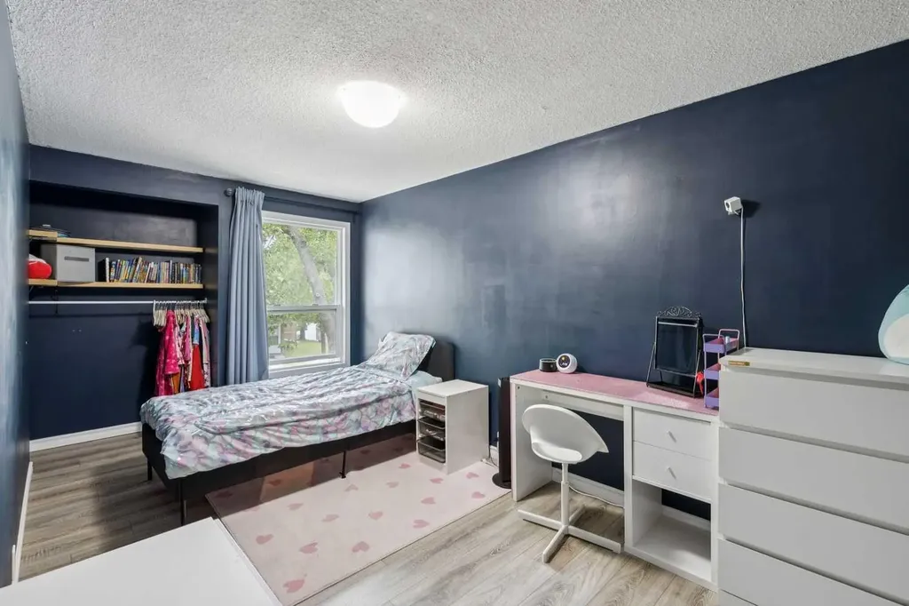 630 Sabrina Road SW Calgary AB T2W 2N7