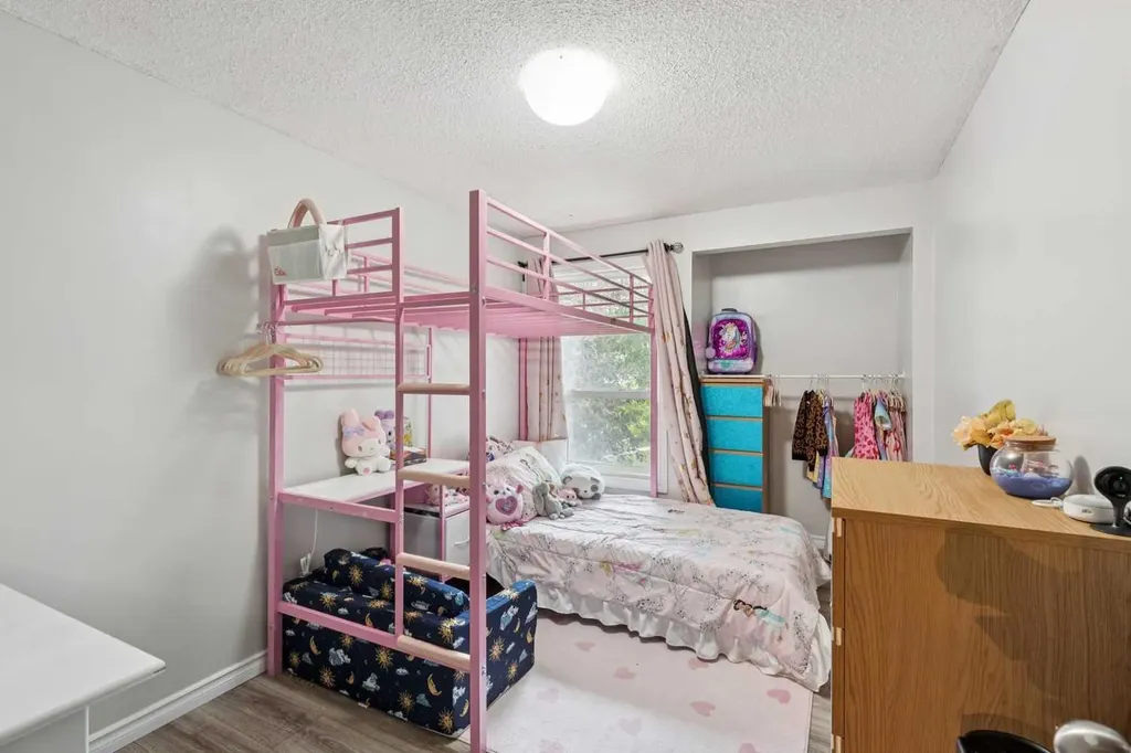 630 Sabrina Road SW Calgary AB T2W 2N7