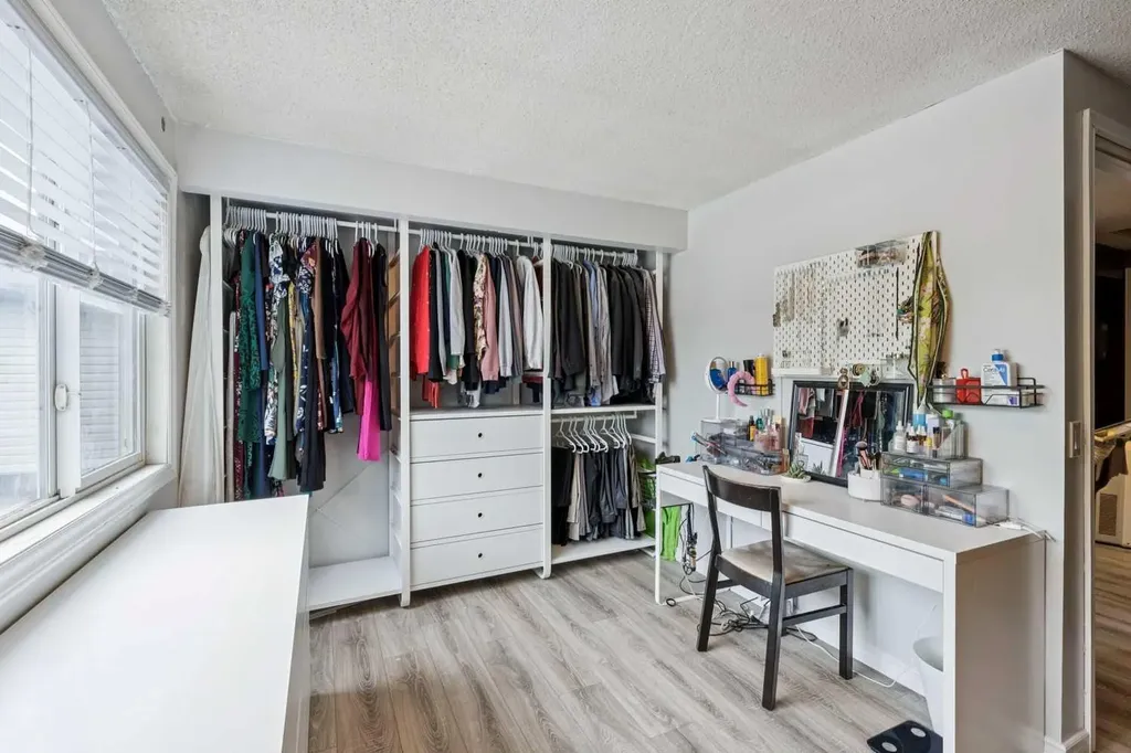 630 Sabrina Road SW Calgary AB T2W 2N7