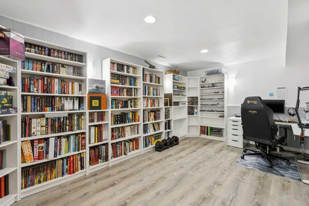 630 Sabrina Road SW Calgary AB T2W 2N7
