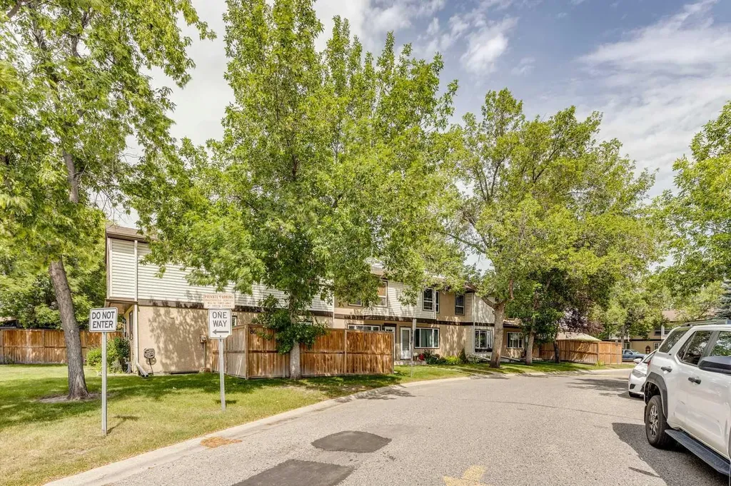 630 Sabrina Road SW Calgary AB T2W 2N7