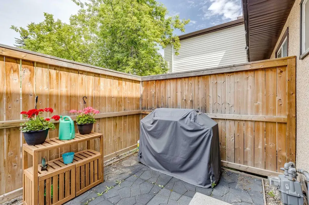 630 Sabrina Road SW Calgary AB T2W 2N7