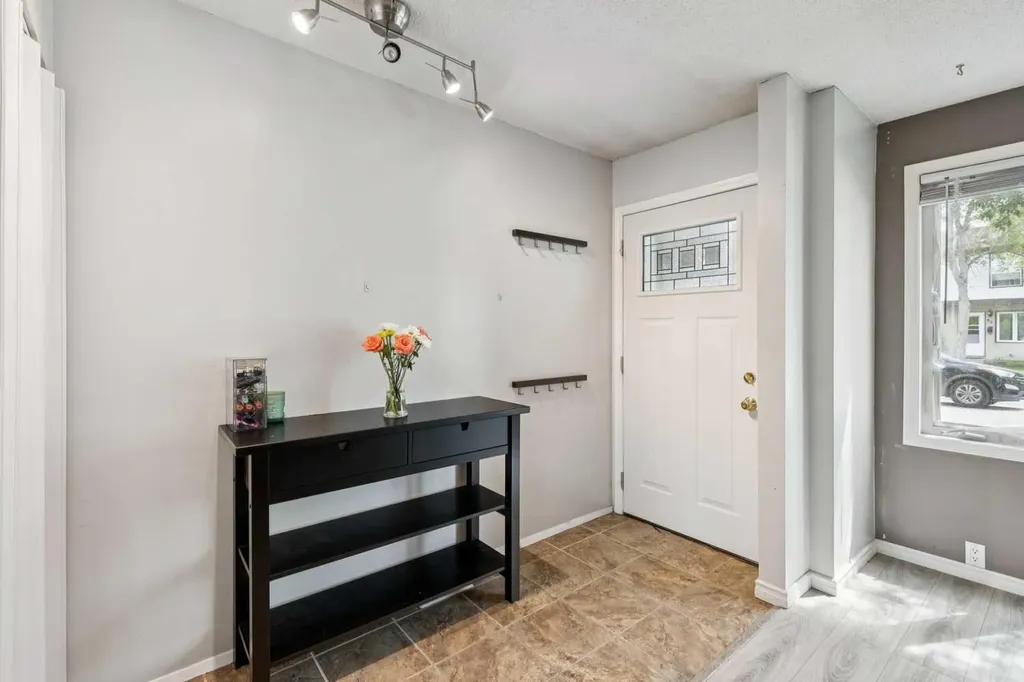 630 Sabrina Road SW Calgary AB T2W 2N7