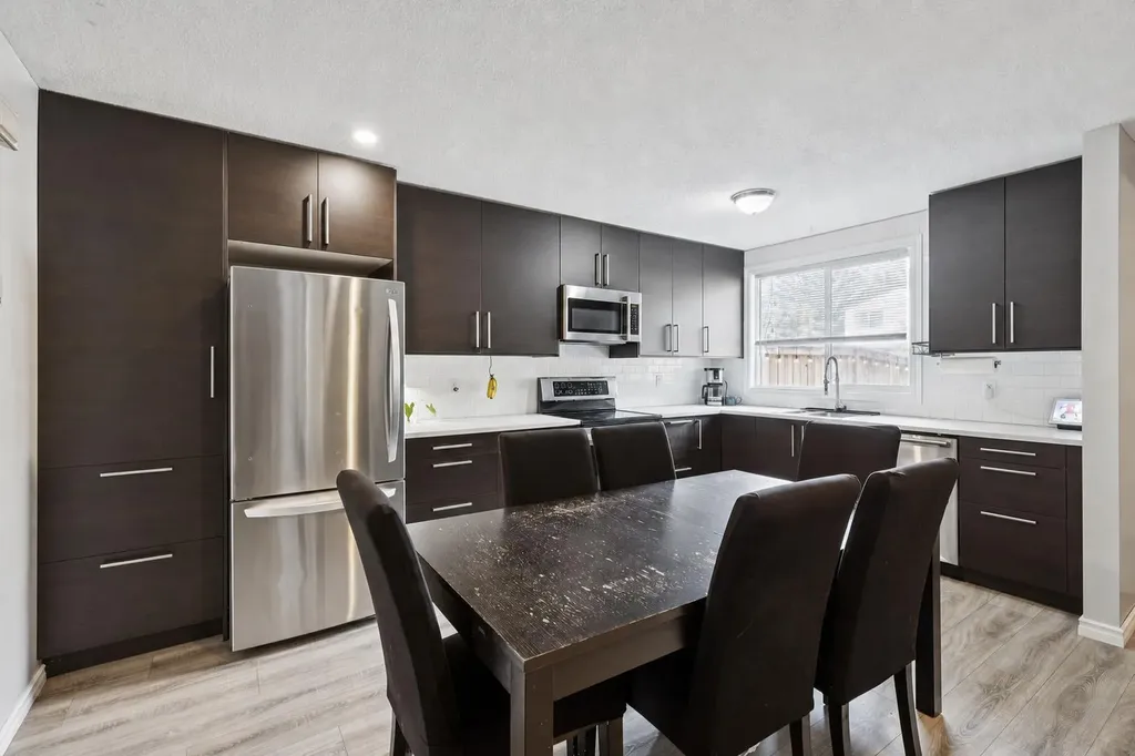 630 Sabrina Road SW Calgary AB T2W 2N7