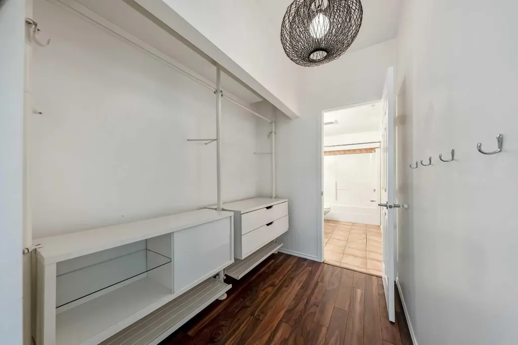 3650 Marda Link SW Calgary AB T2T 6G9