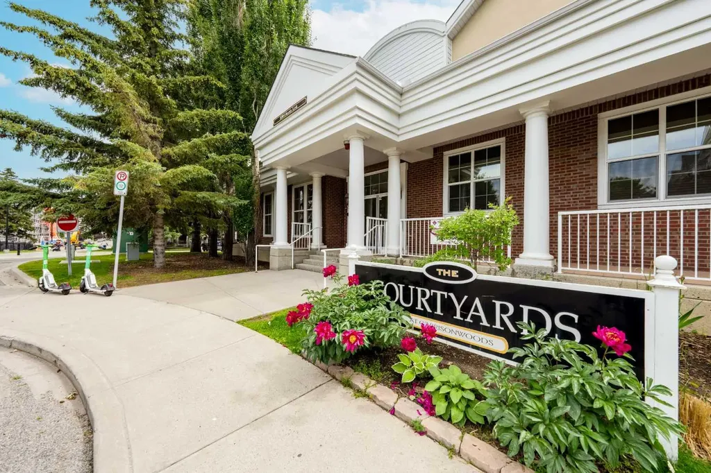 3650 Marda Link SW Calgary AB T2T 6G9