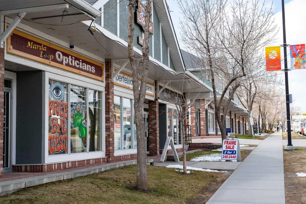 3650 Marda Link SW Calgary AB T2T 6G9