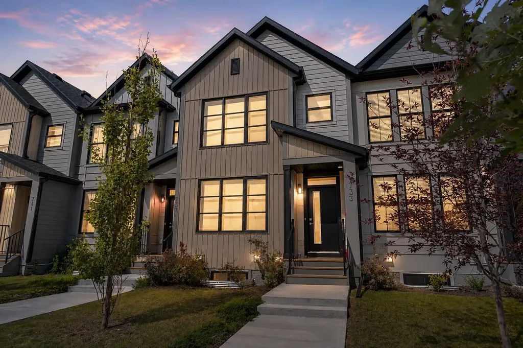 733 South Point Gate SW Airdrie AB T4B 5H7
