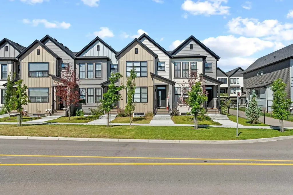 733 South Point Gate SW Airdrie AB T4B 5H7