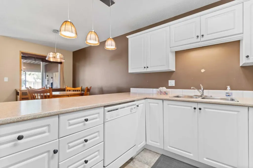 2821 Botterill Crescent Red Deer AB T4R 2E5