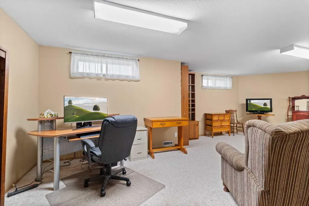 2821 Botterill Crescent Red Deer AB T4R 2E5
