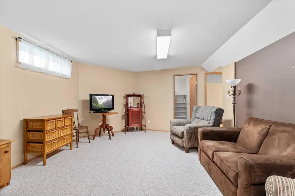 2821 Botterill Crescent Red Deer AB T4R 2E5