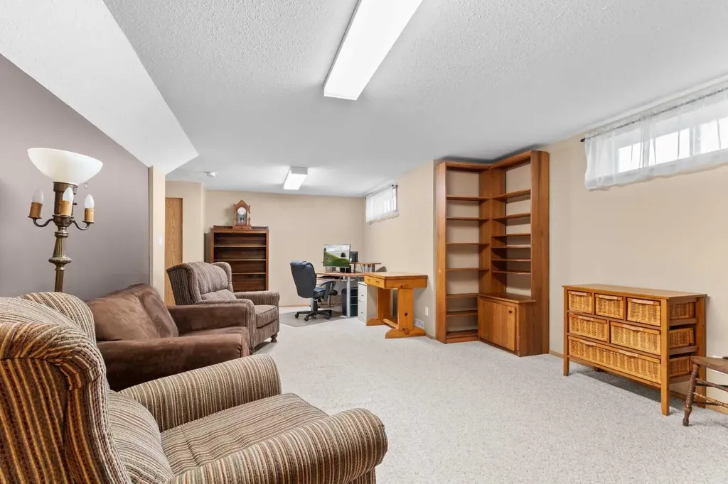 2821 Botterill Crescent Red Deer AB T4R 2E5
