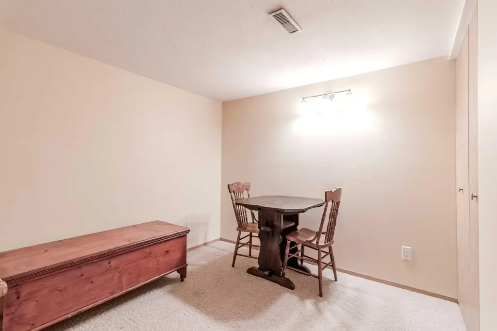 2821 Botterill Crescent Red Deer AB T4R 2E5