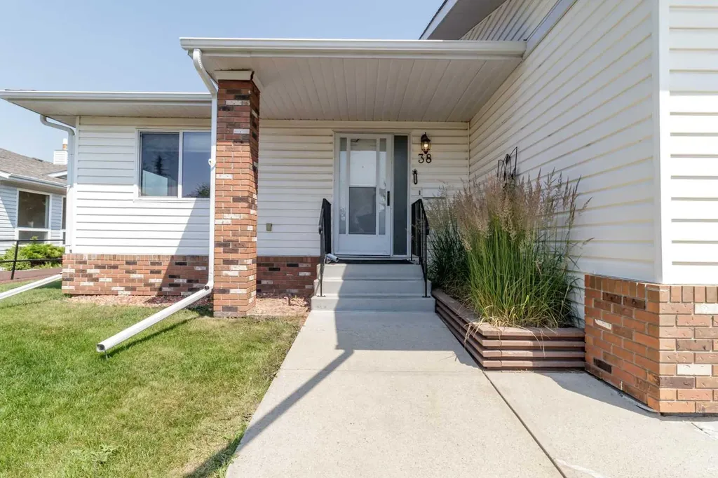 2821 Botterill Crescent Red Deer AB T4R 2E5