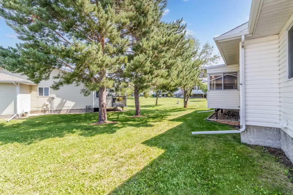 2821 Botterill Crescent Red Deer AB T4R 2E5