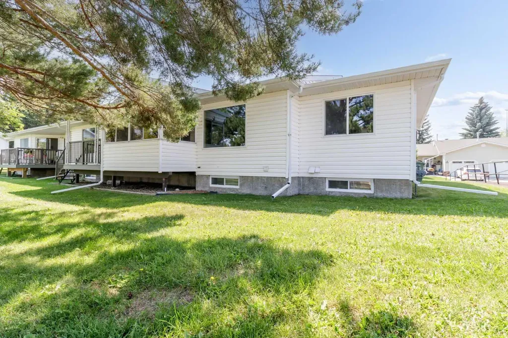 2821 Botterill Crescent Red Deer AB T4R 2E5