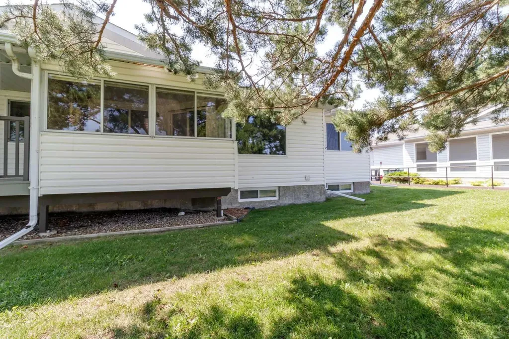 2821 Botterill Crescent Red Deer AB T4R 2E5