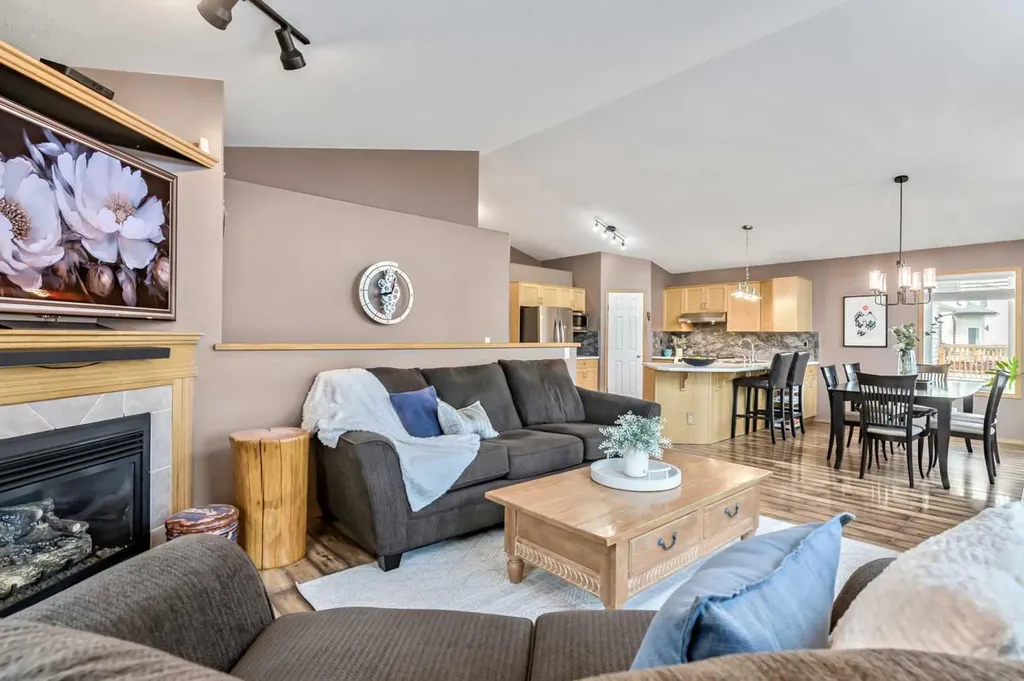 62 Westland Street Okotoks AB T1S 2C2