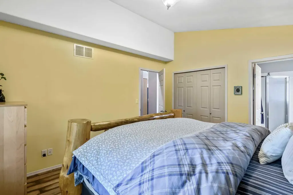 62 Westland Street Okotoks AB T1S 2C2