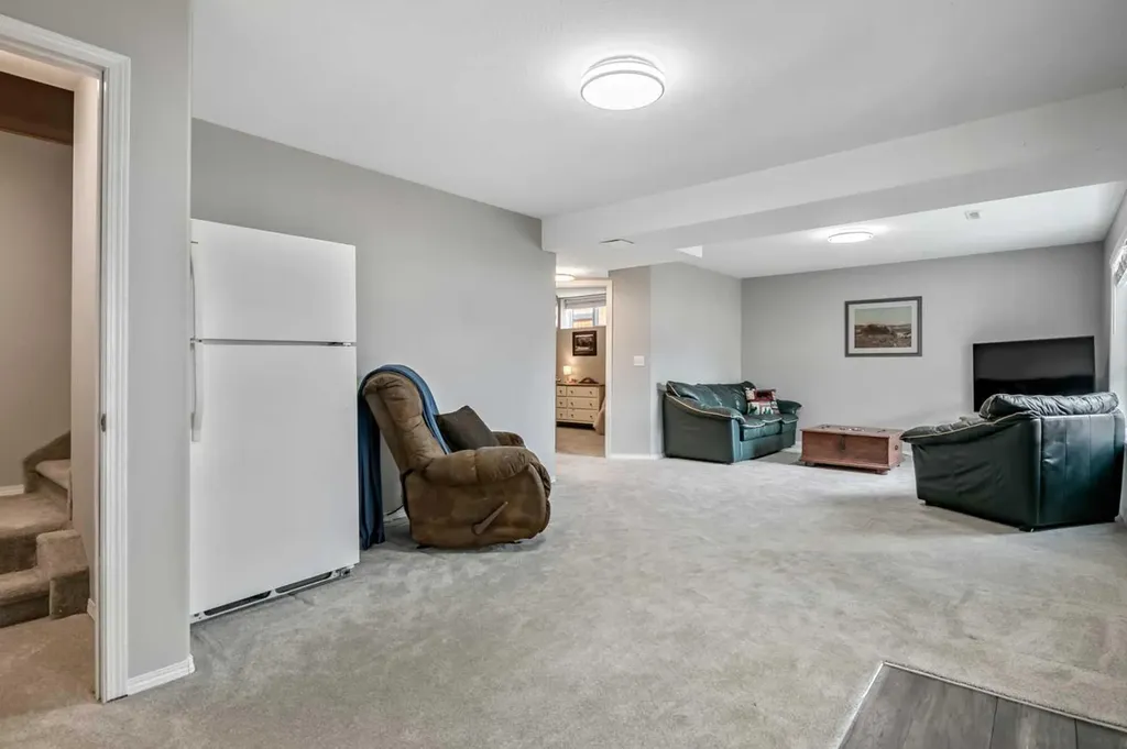 62 Westland Street Okotoks AB T1S 2C2