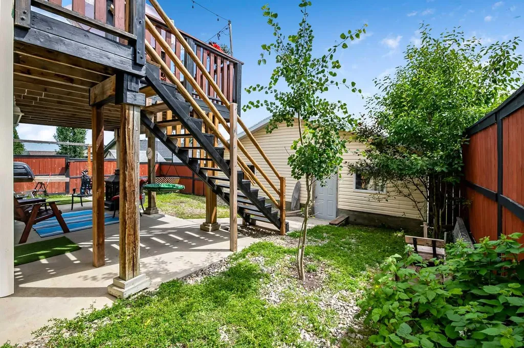 62 Westland Street Okotoks AB T1S 2C2