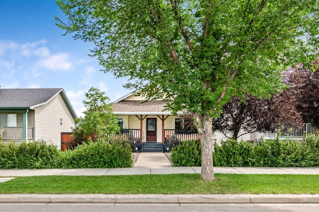 62 Westland Street Okotoks AB T1S 2C2