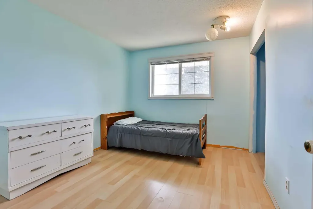 433 5 Avenue Stirling AB T0K 2E0
