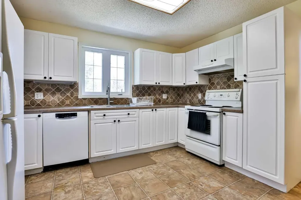 433 5 Avenue Stirling AB T0K 2E0