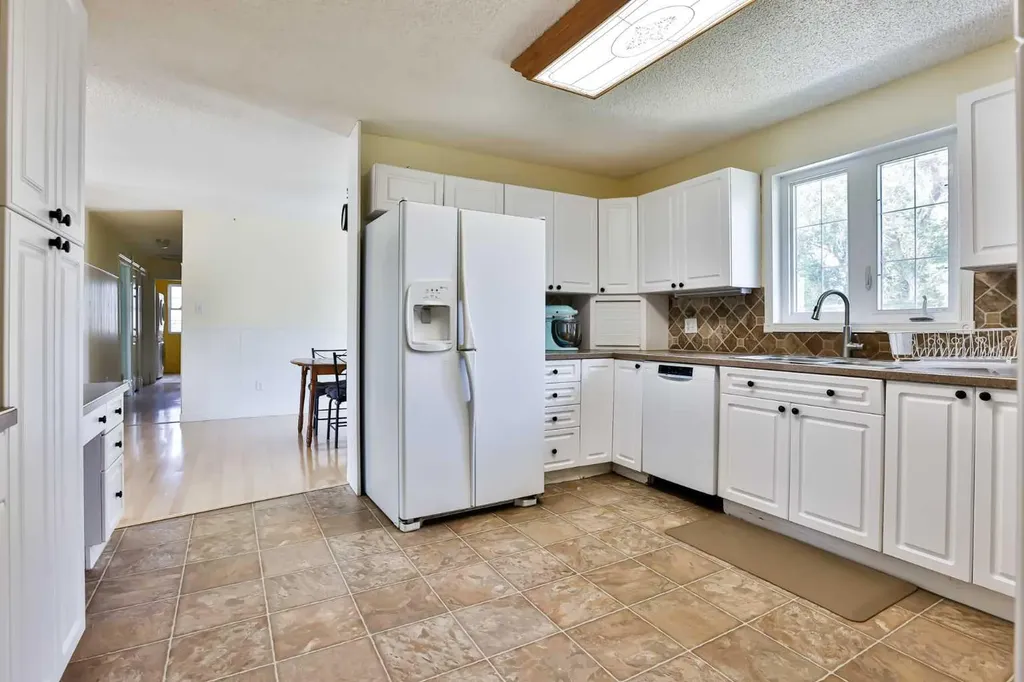433 5 Avenue Stirling AB T0K 2E0