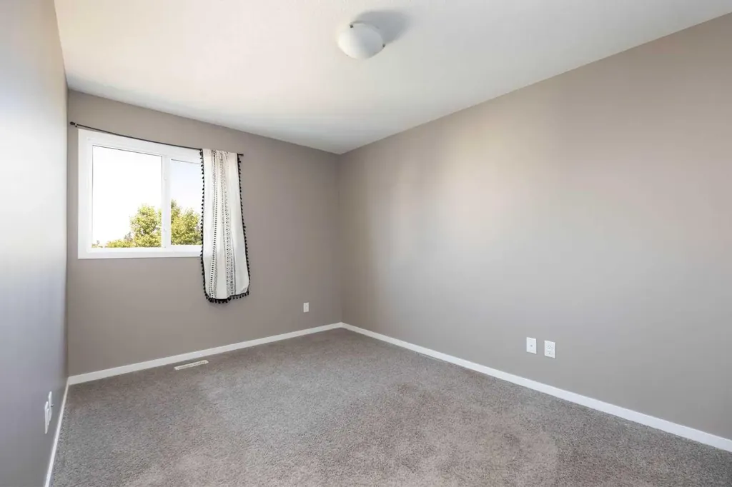711 Beacon Hill Drive Fort Mcmurray AB T9H 3R5