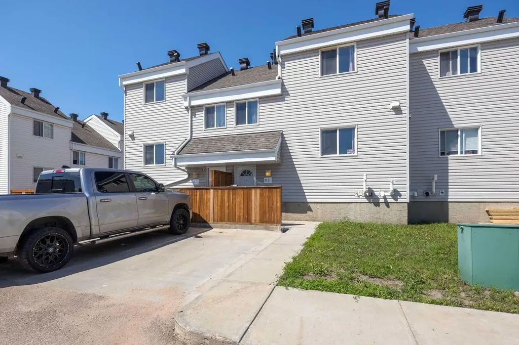 711 Beacon Hill Drive Fort Mcmurray AB T9H 3R5