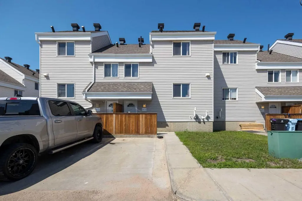 711 Beacon Hill Drive Fort Mcmurray AB T9H 3R5