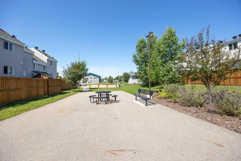 711 Beacon Hill Drive Fort Mcmurray AB T9H 3R5