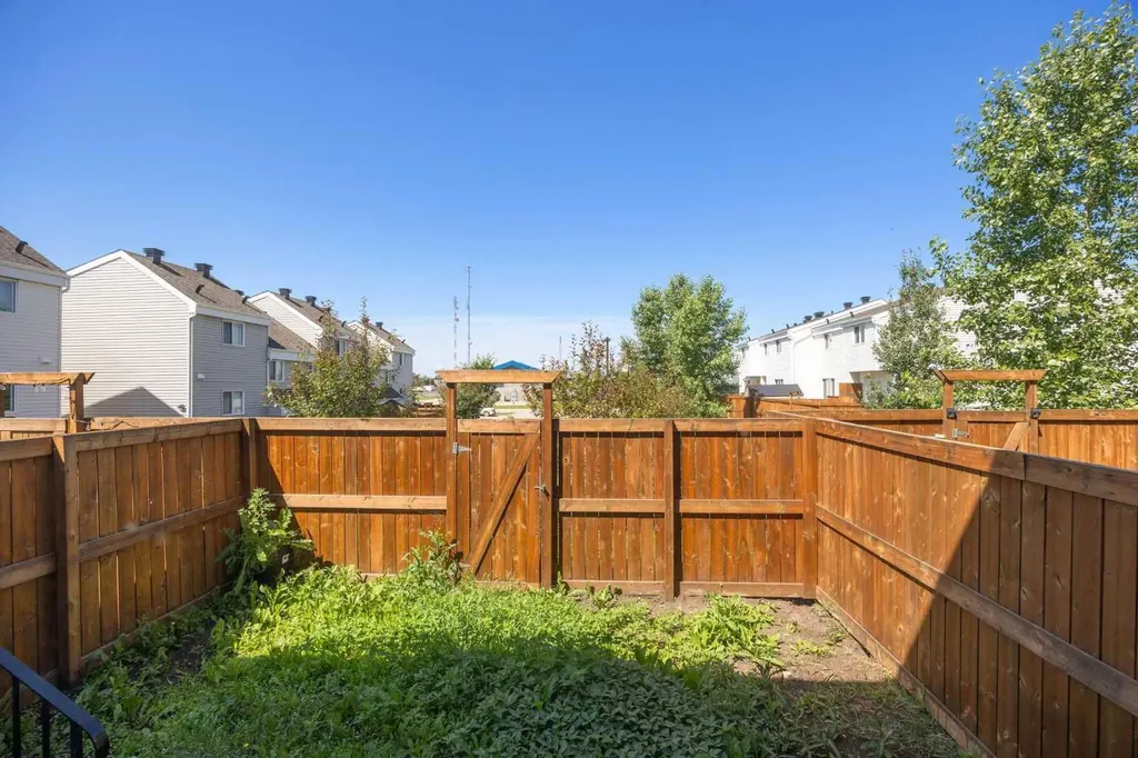 711 Beacon Hill Drive Fort Mcmurray AB T9H 3R5